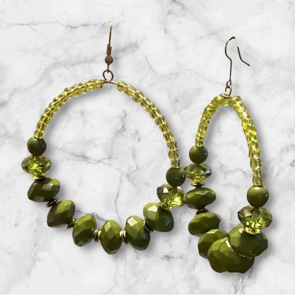 Jewelry - Elegant Green Beaded Earrings